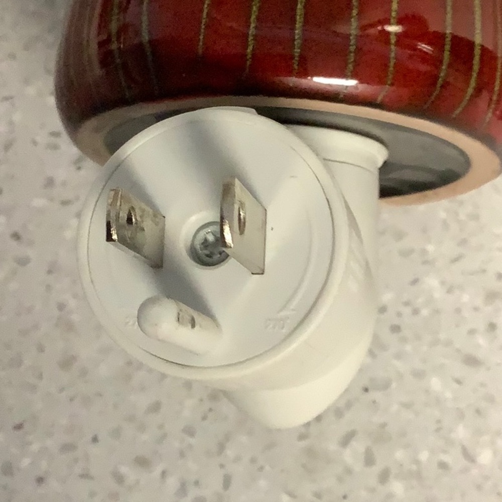Red Ceramic Plug-In Night Light - Picture 3 of 9